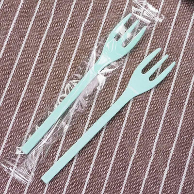 50 vnt / rinkinys Vienkartinės ilgos rankenos plastikinės mažos šakutės Nepriklausomos pakuotės Stalo reikmenys Vaisių desertinės šakutės Vakarėlio stalo reikmenys