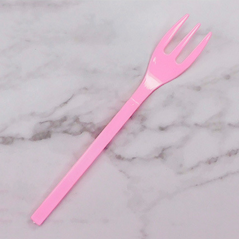 50 vnt / rinkinys Vienkartinės ilgos rankenos plastikinės mažos šakutės Nepriklausomos pakuotės Stalo reikmenys Vaisių desertinės šakutės Vakarėlio stalo reikmenys