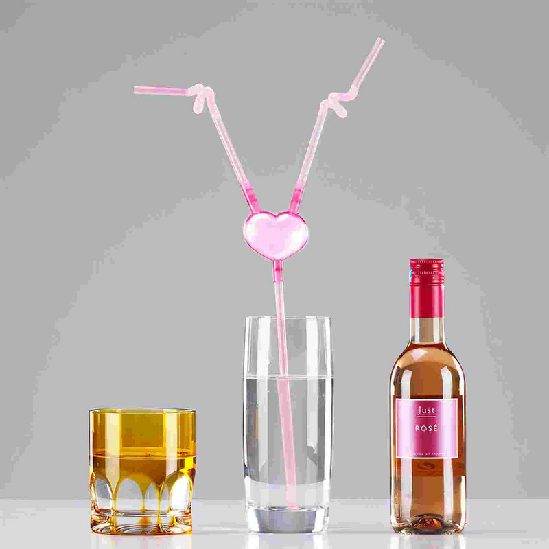 Liektas caurules dzeršanas salmiņi Valentīna divas galvas, pāri, kāzu ballīte, bārs mīlestības sirds