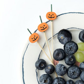 100 vnt Helovino vienkartiniai bambukiniai iešmai Vaisių šakutė Helovino puošmena Maisto rinkiniai Sumuštinių dekoras Tortas Desertinės lazdelės KXRE