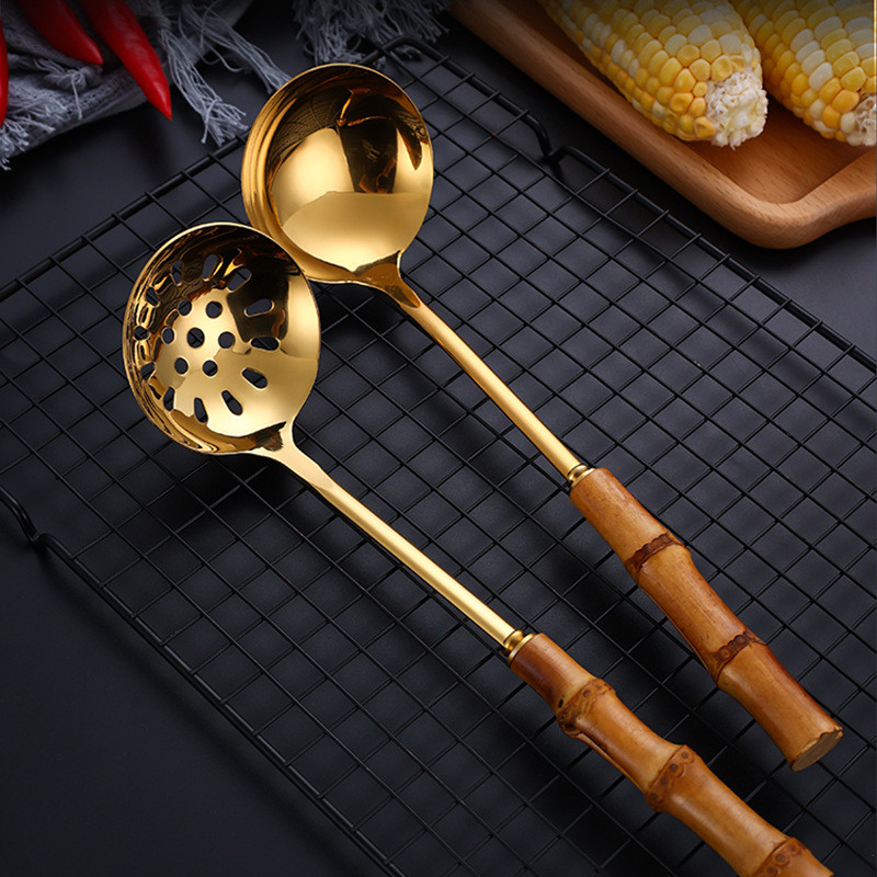 Nerūsējošā tērauda zupas karotes caurduris ar koka rokturi Pretpiedeguma pasniegšanas ēdamkarotes Karstā katla karotes Virtuves piederumi