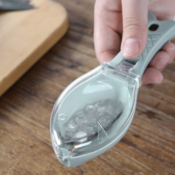 Лесен за почистване Пластмасов инструмент за почистване на риба Кухненски инструмент с капак Съдове за готвене Рибена люспа Ръчно стъргало Закачане,
