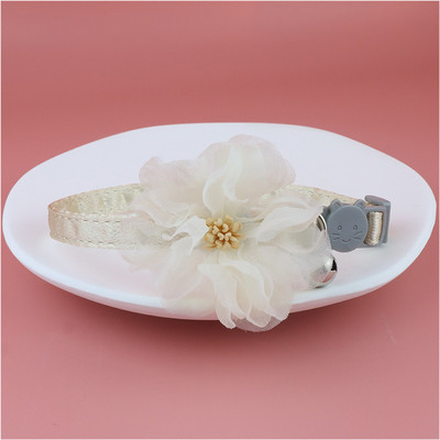 Mājdzīvnieku ziedu kaklasiksna kucēnu kaķēnu regulējama pret nosmakšanas kaklasaite ar zvaniņu suņa kaķa pastaigai āra dekorēšanai