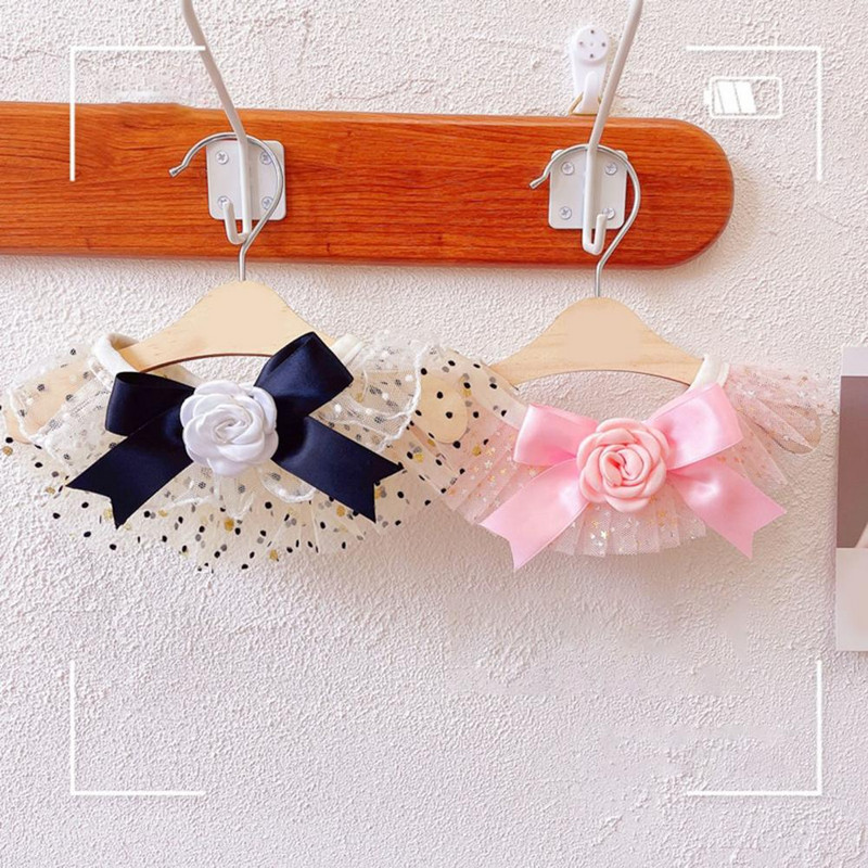 Regulējama mājdzīvnieka apkakle ar divkāršu mežģīņu sieta suņu kaklasiksnu, kamēlijas ziedu kaķa kakla aplis ar rotājumu dekoru maziem mājdzīvniekiem