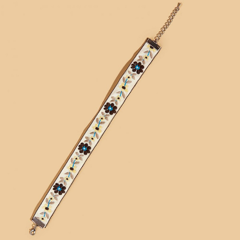 Salda mežģīņu mājdzīvnieku apkakle, mākslīgās pērles regulējama kucēnu kaklarota etniskā izšuvumi, volānveida kaķu apkakles, elpojošs mājdzīvnieku kopšanas rīks