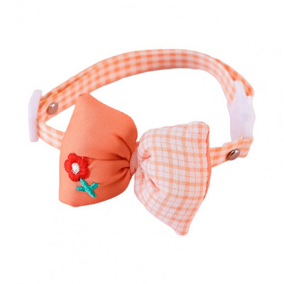 1 gab. Regulējama kaķa apkakles sprādzes dizains ar ziedu izšuvumu mājdzīvnieka kakla aplis mājdzīvnieka kaķa suņu rūtainu rūtu apdruka Bowknot kaklasiksna mājdzīvnieku piederumi