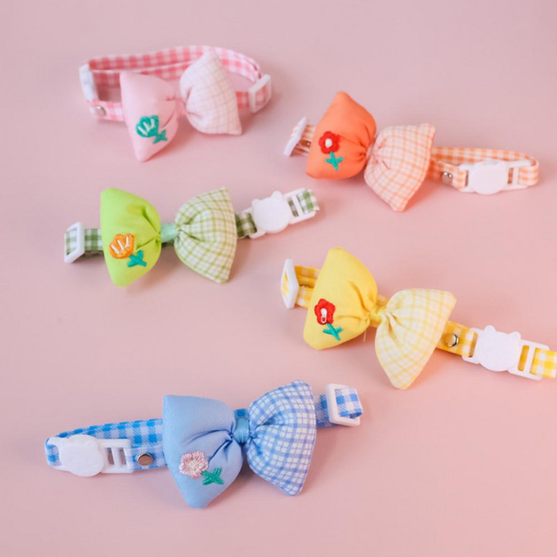 1 gab. Regulējama kaķa apkakles sprādzes dizains ar ziedu izšuvumu mājdzīvnieka kakla aplis mājdzīvnieka kaķa suņu rūtainu rūtu apdruka Bowknot kaklasiksna mājdzīvnieku piederumi