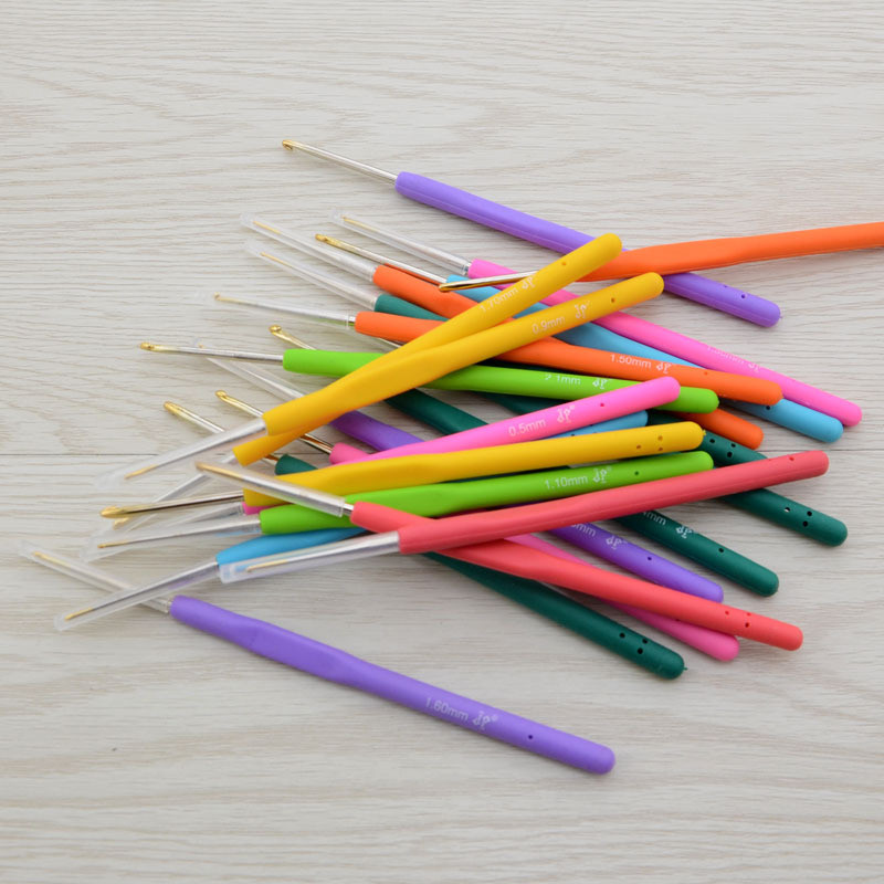 1PC 0,5-2,8 mm гумена дръжка куки за плетене на една кука метални игли за плетене прежди за плетене на една кука куки DIY инструменти за занаяти произволен цвят