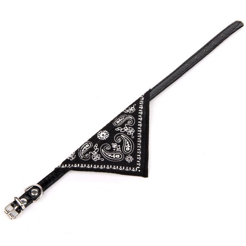 Állítható kiskutya macskakölyök nyakörv, PU nyakörv nyomtatott háromszög alakú sál nyakörvvel macska számára