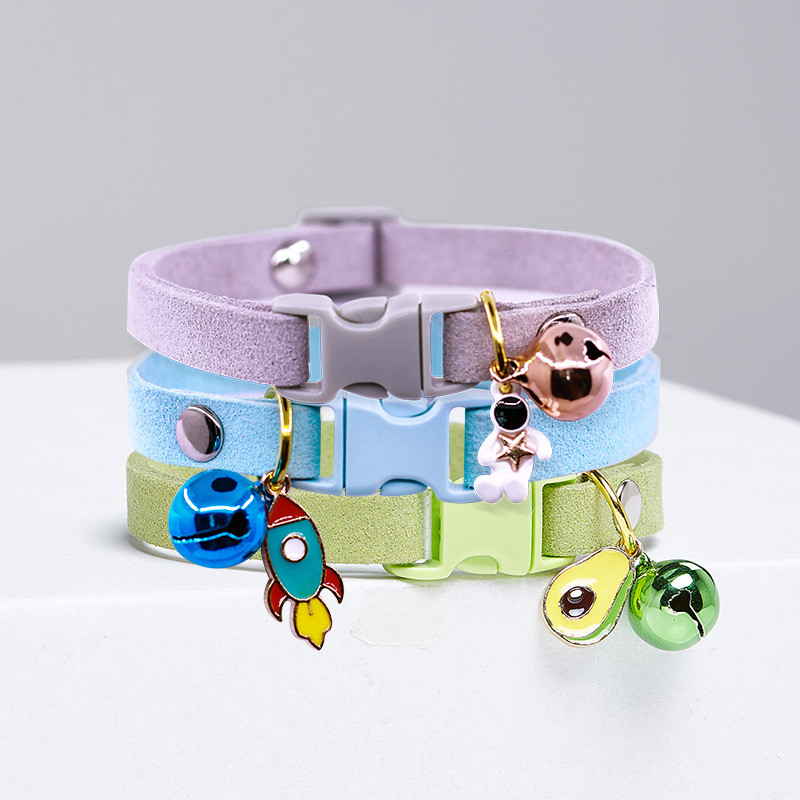 Karikatūra Astronauta kulonu kaķa kaklasiksna ar zvaniņu, stingru gudru kaķa kaklu rotaslietas kaķu apkakles kaķu kaklarota kucēnu kaķēnu aksesuāri