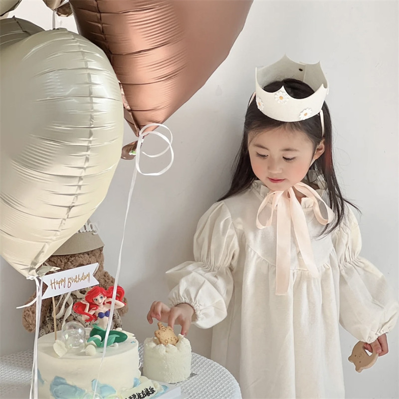 Lány édes Születésnapi Party Kalap Születésnapi Party Dekorációs Kellékek Fehér Korona Filc Fabric Party Hat Baby Shower Photo Props 모자