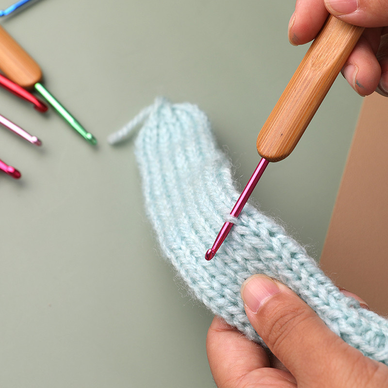 1 vnt. nėrimo kabliukas, bambukinės mezgimo adatos, nėrimo adatos, metalinės galvutės, megztinio adata „pasidaryk pats“ mezgimo įrankis, skirtas pynimui