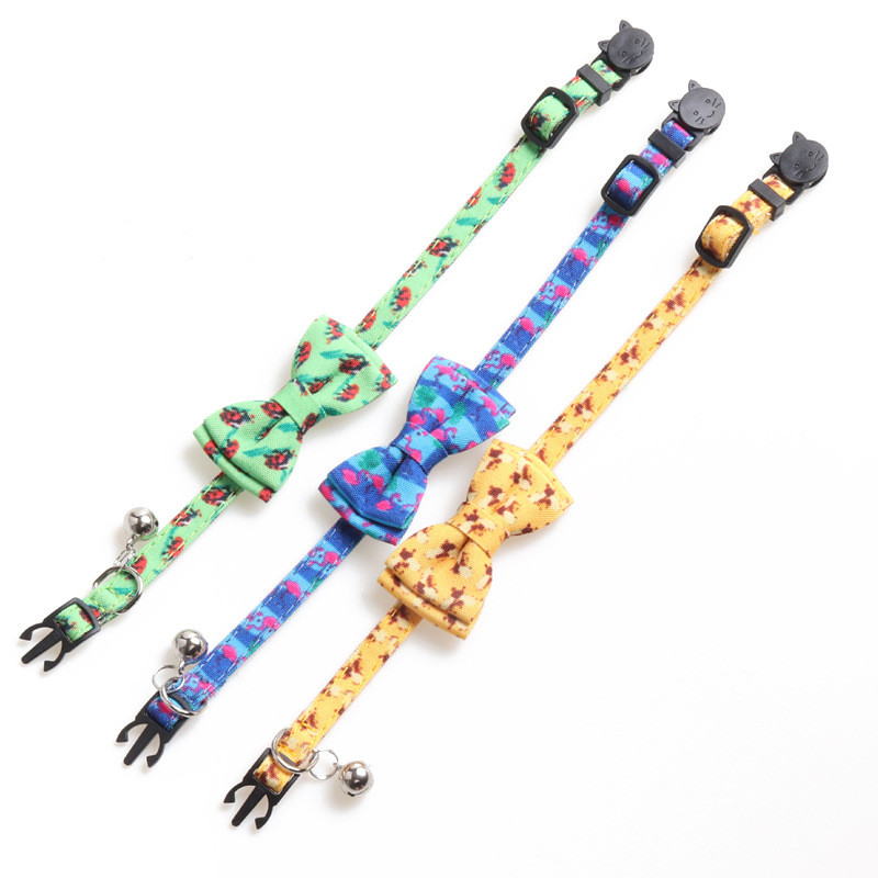 Csokornyakkendő macskanyakörv csengővel Puha, állítható Breakaway macskanyakörv csokornyakkendővel, vidám mintákkal Flymingo élénk színű nyárra