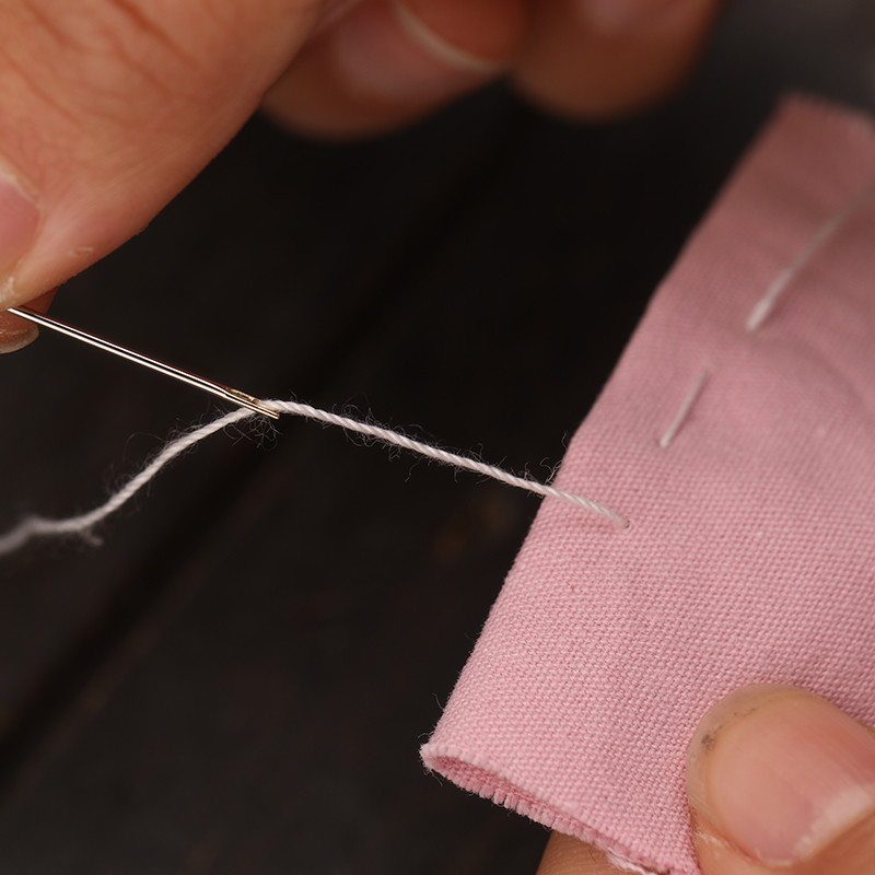 12 tk/komplekti pimenõelad, kuldsaba, mitme suurusega külgmised augud, majapidamises kasutatavad käsitsi õmblusnõelad koos hoiukastiga isetegemiseks