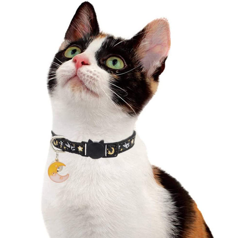 Breakaway macska nyakörvek harangokkal, arany holdakkal és csillagokkal, állítható biztonsági kölyök nyakörv, fénylik a sötétben medállal