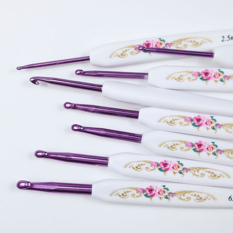 8 db Különböző modellek Virágnyomtatás Műanyag nyéllel Kötő Horgolt Készlet kezdőknek és tapasztalt horgolt szerelmeseknek