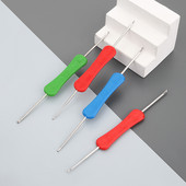 1-4 gab. Tamboradatas ar diviem galiem, plastmasas kāts, metāls mājas lietošanai, džemperis, apavu cepure, instruments, adatas, tamborētas adīšanai un aksesuāri