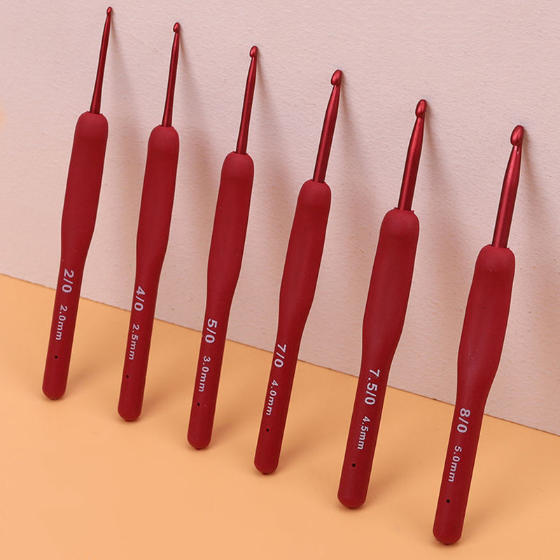 Ar rokām darināts silikona tamboradatu komplekts mīksts mājas adīšanas roktura dūriens šūšanas rīka adatas alumīnija sakausējuma rokturis DIY Ergonomisks