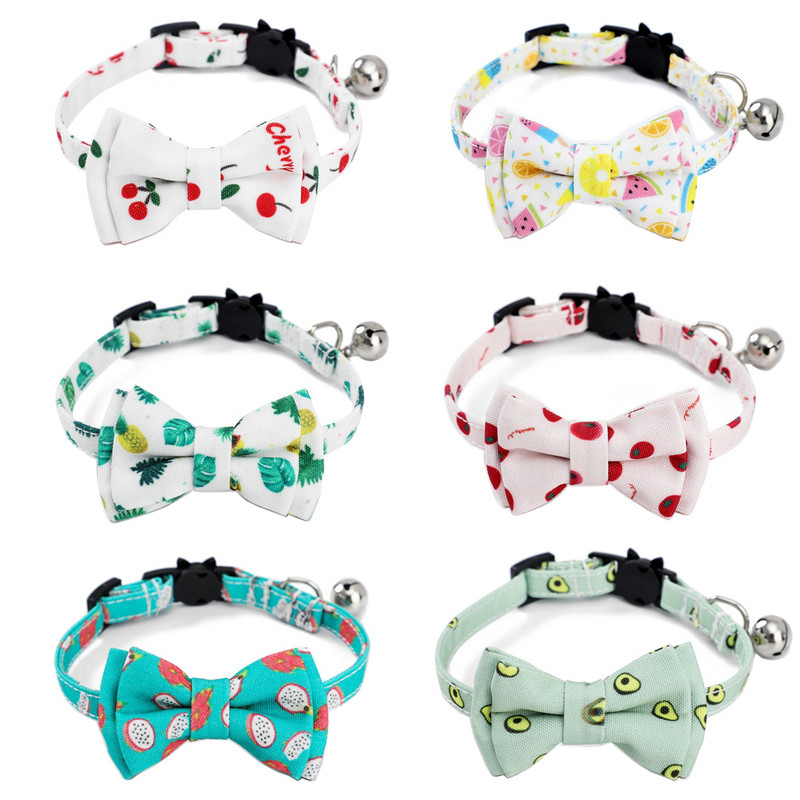 Breakaway rūtainā kaķa kakla siksna ar zvaniņu un aksesuāriem ar ziedu apdruku kaķēnu kaklasiksnas tauriņa drošības regulēšana, kas paredzēta Kitijai