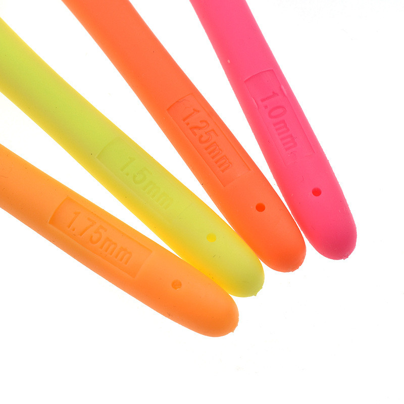 4db/készlet horgolótűk Weave kézműves horgolótű fonal kötőtűk varróeszközkészlet kényelmes színes puha gumi markolat