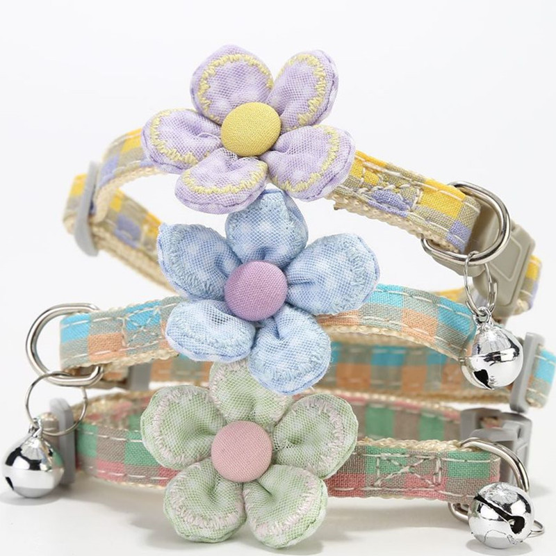 Színes virággal állítható kisállat nyakörv Nap Kutyák Macska Nyakörv Harangvirággal Cica Kölyök Nyaklánc Macska Kiegészítők Kisállatkellékek