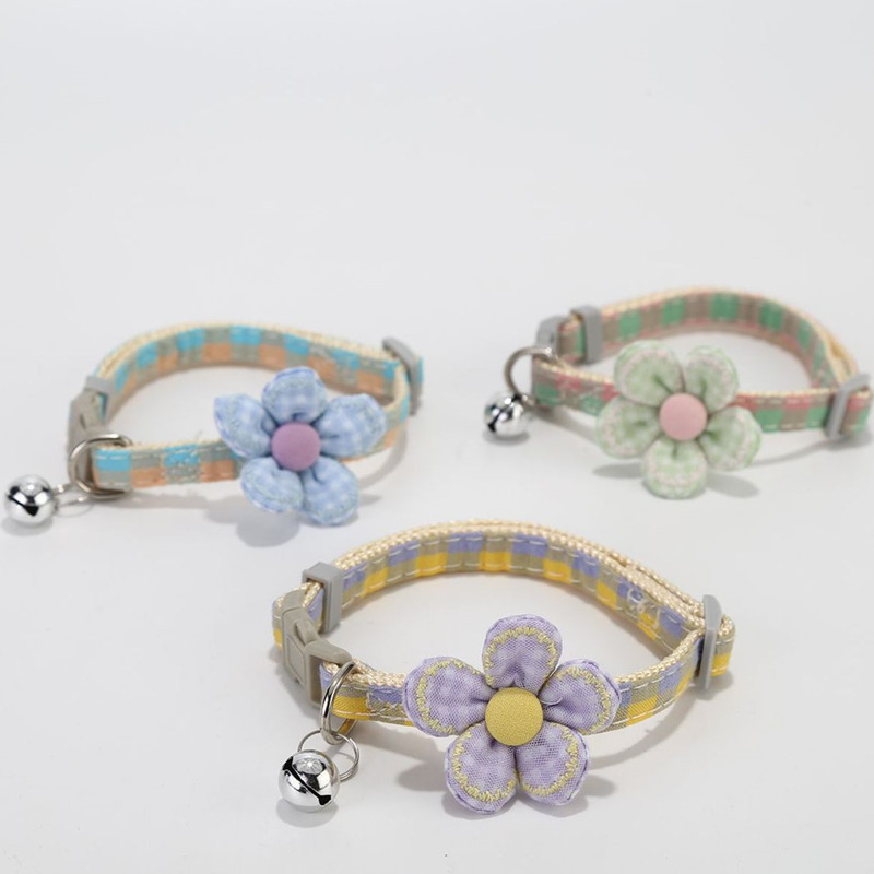 Színes virággal állítható kisállat nyakörv Nap Kutyák Macska Nyakörv Harangvirággal Cica Kölyök Nyaklánc Macska Kiegészítők Kisállatkellékek