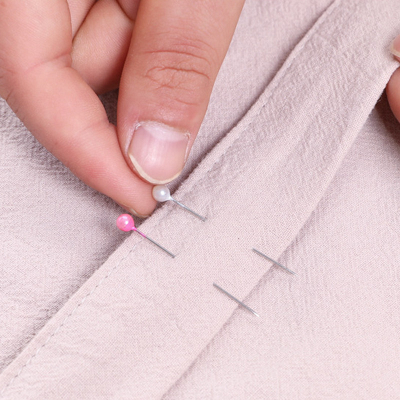 Komplektā 27 šūšanas komplekti, tostarp adatas diegu mērs Šķērveida vītnes šūšanas rīka piederumi, rāvējslēdzēja soma mājas pieaugušajiem TS2