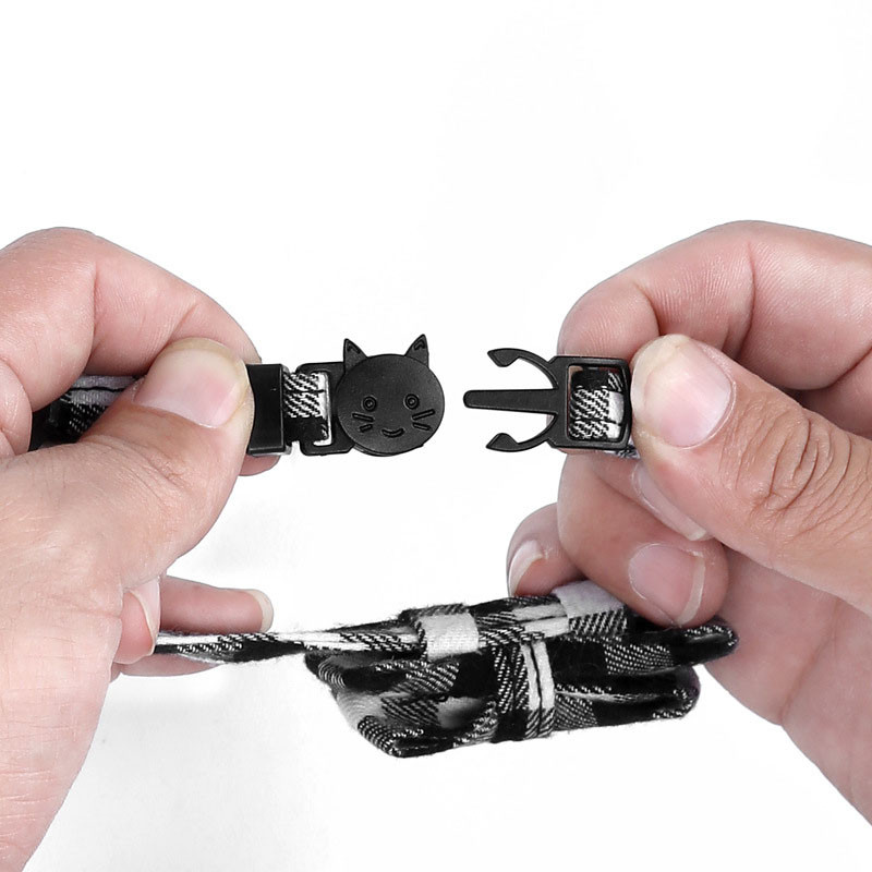 Rūtainas kucēna suņa kaķa kaklasiksnas ar zvana kokvilnas svītrainām tauriņu kaklarotu Bulldogs Čivavas tauriņš Mājas kaķa suņa bandānas kaklasiksna