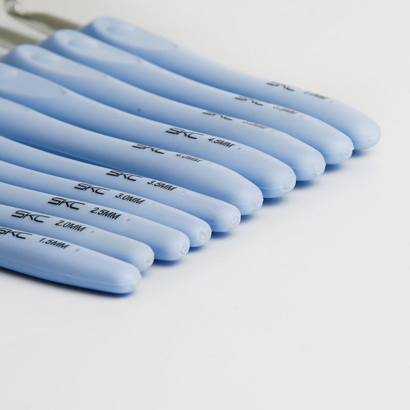 Horgolótűk 1,5-6,0 mm-es alumínium horgolótűk kék puha gumi markolattal, párnázott fogantyúkkal Kötés pulóver varrás kiegészítők