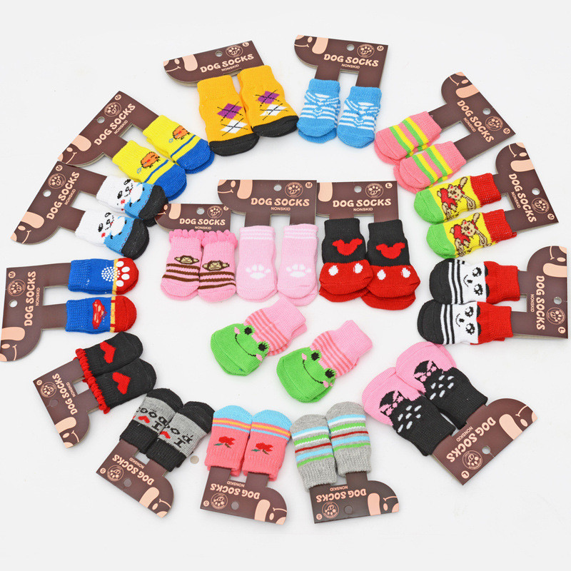 4gab Siltas kucēnu kurpes Mīkstas kokvilnas mājdzīvnieku adījumi Zeķes Cute Cartoon Anti Slip Skid Zeķes maziem suņiem Pet Products S,M,L