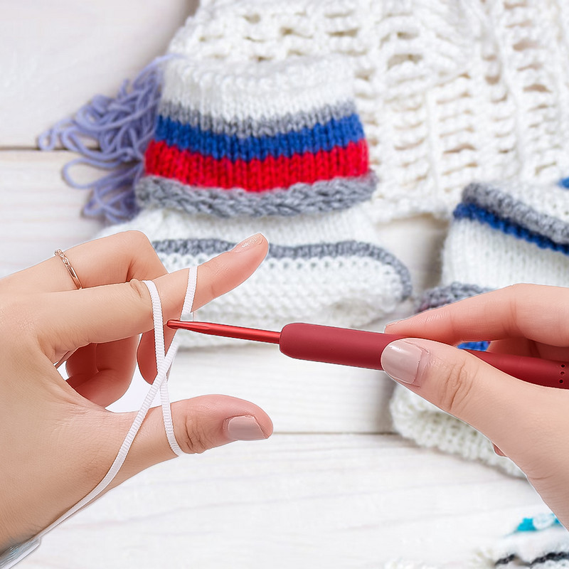 Raudona nėrimo adata Megzti nėrimo kabliukai Silikoninė rankena Mezgimo adata Matinio aliuminio kabliuko galvutės adata Mezgimo siuvimo įrankiai