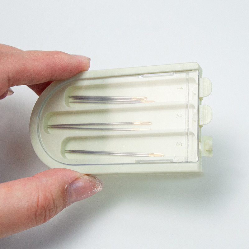 Chzimade 4PCS Органайзер за игли за плетене Пластмасова кутия за съхранение на дълга игла Кука за плетене на една кука Шевни инструменти Кутия за съхранение на аксесоари