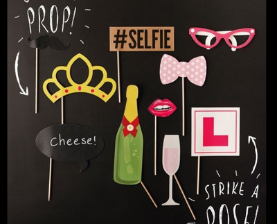 Radošas kāzu ballītes rokas foto rekvizīti Līgavas un līgavaiņa komandas šaušanas dekorācijas Smieklīgas dzimšanas dienas ballītes DIY šaušanas rekvizīti.