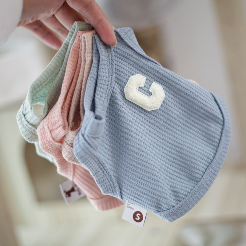 1 db kisállat mellény macskakutyához tömör póló betűvel nyomtatott ruházat koreai divat kutyaruhák chihuahua nyári légáteresztő kisállat felsők