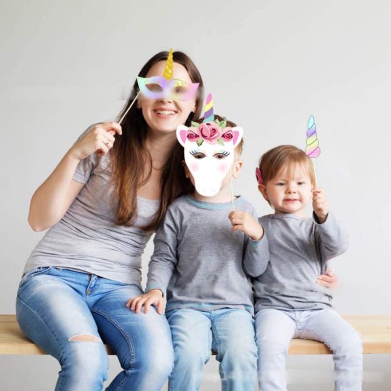29db/készlet Unicorn Party Photo Booth kellékek Rajzfilm szivárvány Unicornio One 1. születésnapi parti dekorációs kellékek babazuhany