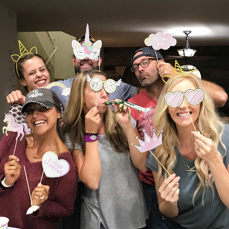 29db/készlet Unicorn Party Photo Booth kellékek Rajzfilm szivárvány Unicornio One 1. születésnapi parti dekorációs kellékek babazuhany