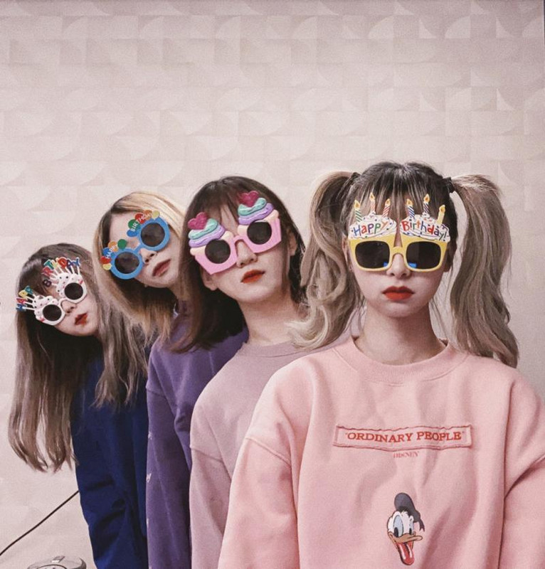 Linksmi vakarėlio akiniai nuo saulės Madingi languoti akiniai nuo saulės Pixel Akiniai nuo saulės fotografijos rekvizitai Akiniai šventiniams vakarėliams Juokingi rekvizitai