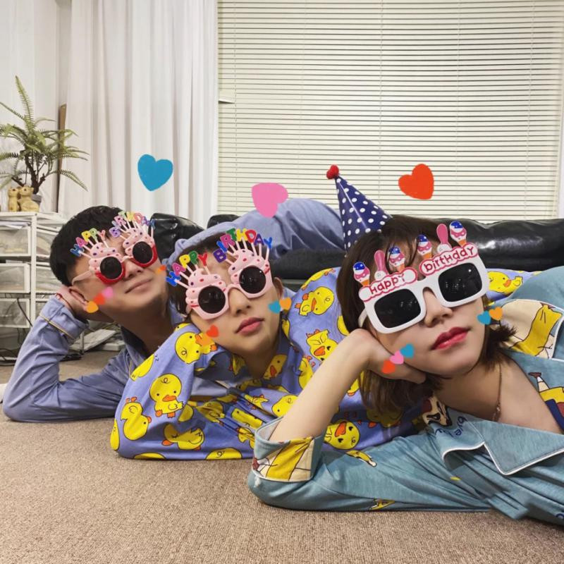 Linksmi vakarėlio akiniai nuo saulės Madingi languoti akiniai nuo saulės Pixel Akiniai nuo saulės fotografijos rekvizitai Akiniai šventiniams vakarėliams Juokingi rekvizitai