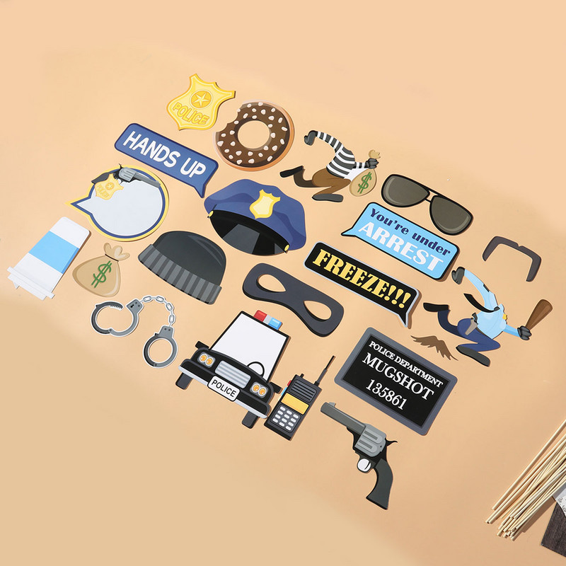 21 gab. Automašīnas rotājumu atskaņotājsNezināms policijas zaglis Foto rekvizīti Papīrs Koka