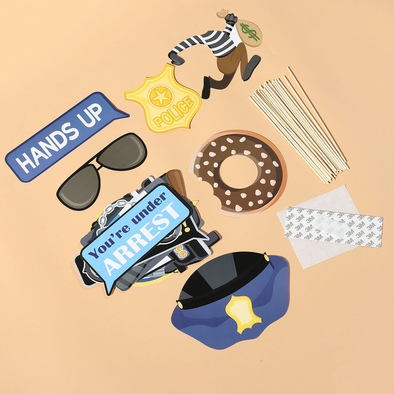 21 gab. Automašīnas rotājumu atskaņotājsNezināms policijas zaglis Foto rekvizīti Papīrs Koka