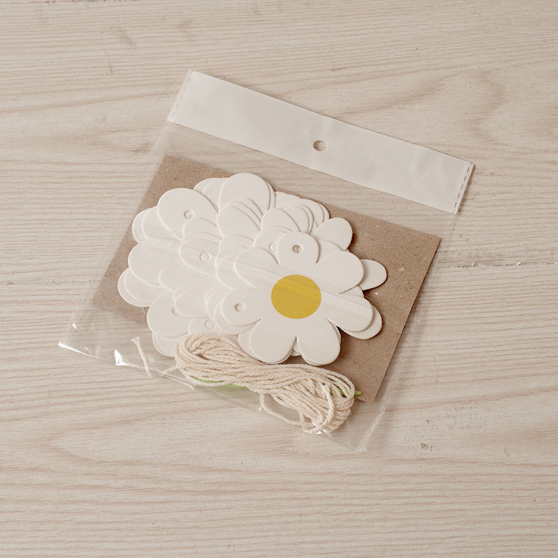 Mazas baltas margrietiņas velk ziedus Krizantēmas karoga reklāmkarogs Dzimšanas dienas svinību dekorācijas Dekorētas ainas stērses piederumi