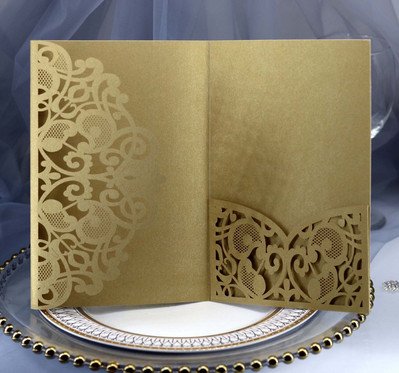 5db Elegáns korona lézerrel vágott esküvői meghívókártya Testreszabott üdvözlőkártya válaszadási kártyákkal Esküvői parti kellékek dekorációja