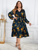 Lielizmēra ietīts ar V kakla izgriezumu vasaras sieviešu kleitas šūpoles, jostasvietas jostas ar ziedu apdruku halāts, garām piedurknēm, sieviešu sundress audums