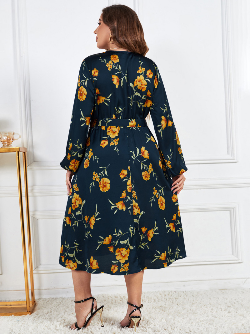 Lielizmēra ietīts ar V kakla izgriezumu vasaras sieviešu kleitas šūpoles, jostasvietas jostas ar ziedu apdruku halāts, garām piedurknēm, sieviešu sundress audums