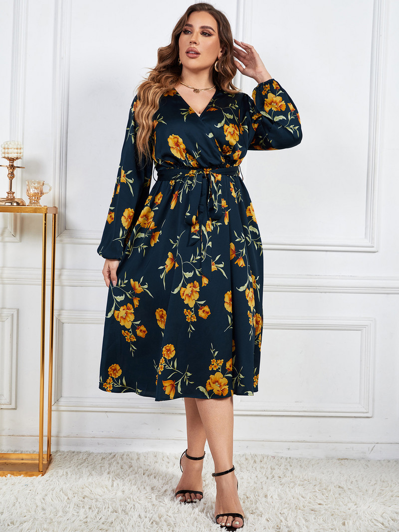 Lielizmēra ietīts ar V kakla izgriezumu vasaras sieviešu kleitas šūpoles, jostasvietas jostas ar ziedu apdruku halāts, garām piedurknēm, sieviešu sundress audums