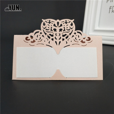 10 gab. Sēdekļa karte ar lāzeru izgriezta sirds formas galds Vārda kartīte Vietas kartīte Kāzu ballītes noformējums Labvēlības Kāzu Vietas Karte 6D