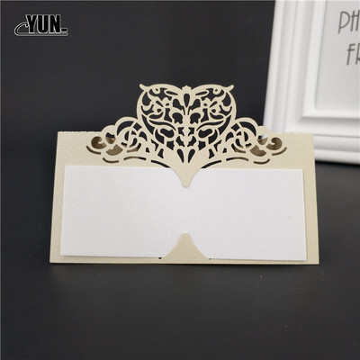 10 gab. Sēdekļa karte ar lāzeru izgriezta sirds formas galds Vārda kartīte Vietas kartīte Kāzu ballītes noformējums Labvēlības Kāzu Vietas Karte 6D