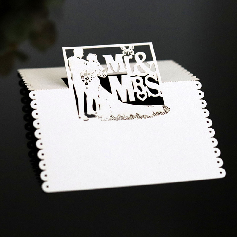 50gab. Lāzergriešanas līgavas un līgavaiņa galda nosaukums Vietas karte MR&MRS viesa ziņojuma iestatīšana Tukša kartīte Kāzu pasākuma ballītes labvēlības piederumi