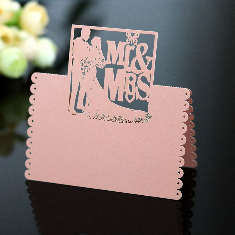 50gab. Lāzergriešanas līgavas un līgavaiņa galda nosaukums Vietas karte MR&MRS viesa ziņojuma iestatīšana Tukša kartīte Kāzu pasākuma ballītes labvēlības piederumi