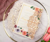 1 gab. Dobu lāzergrieztu mirdzošu rožzelta papīra kāzu ielūgumu kartītes ar reljefu vairumtirdzniecības apsveikuma kabatas ielūguma vāku